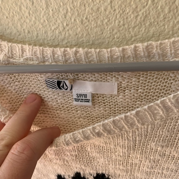 Small Volcom flower sweater - Picture 3 of 3